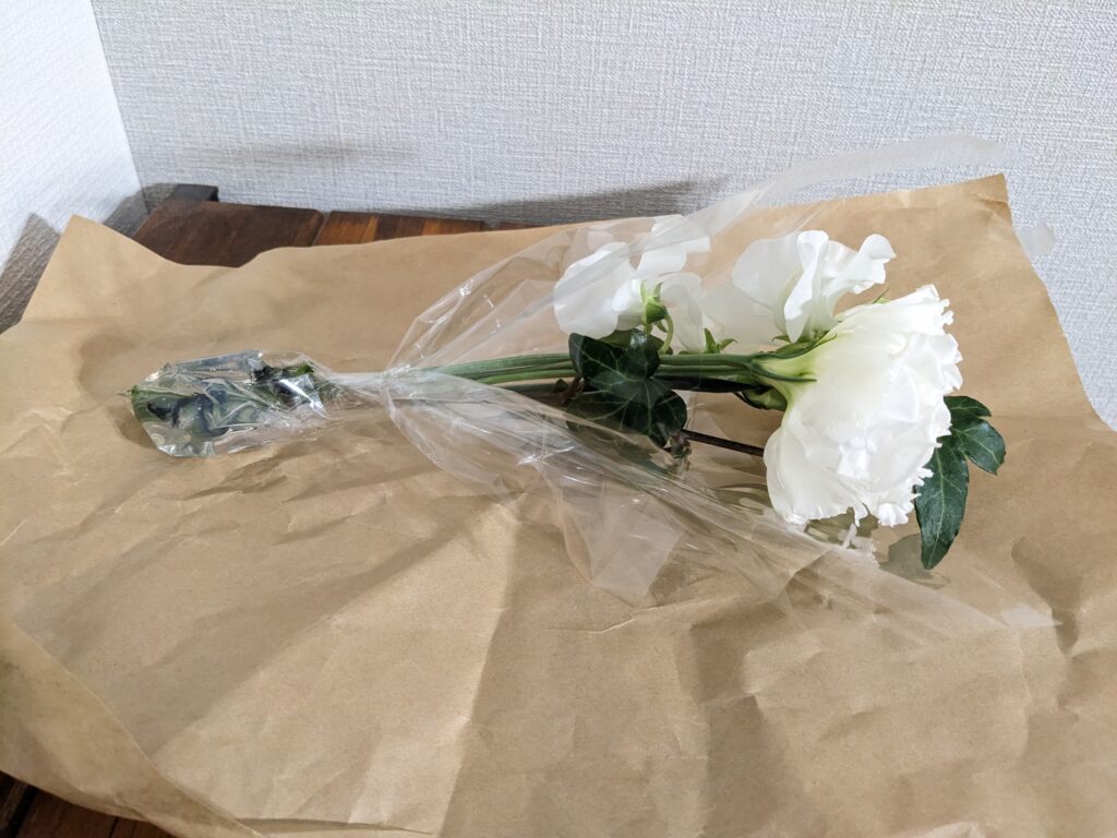 hitohanaで届いたLiteサイズのブーケ状のお花