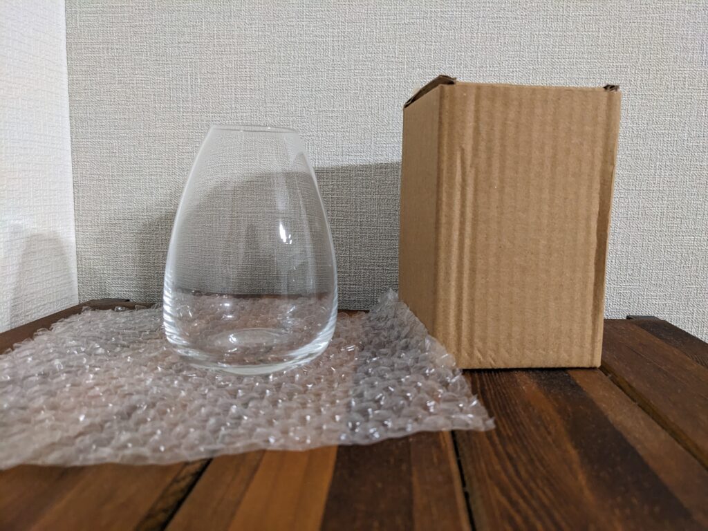 hitohanaで購入したLiteサイズ用のエッグベースの花瓶
