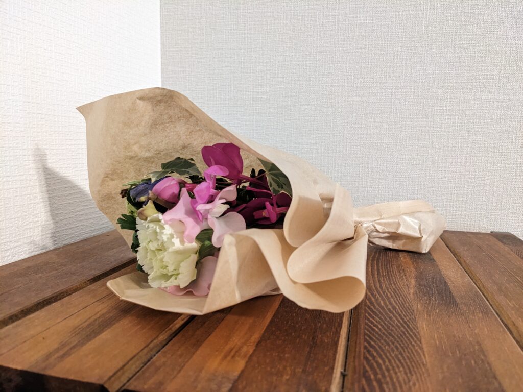 hitohanaのSサイズで届いたブーケ状のお花