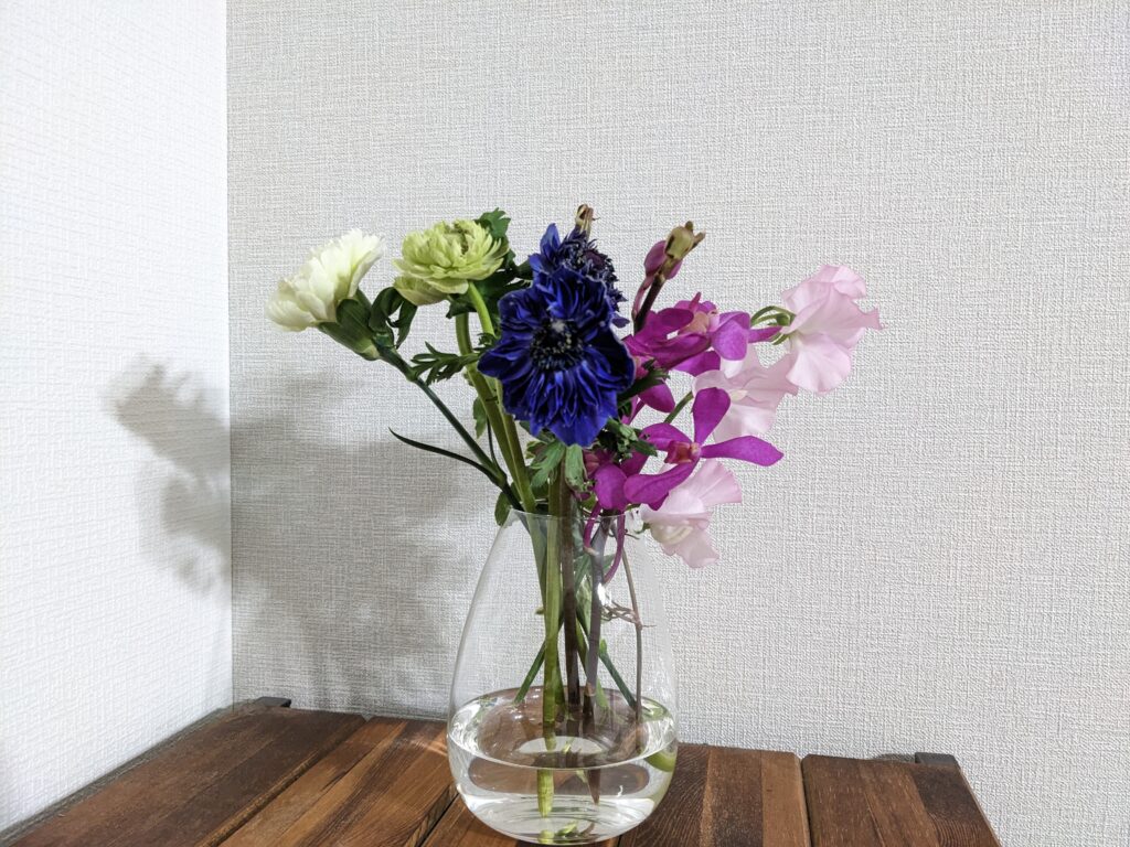 hitohanaのSサイズのお花を飾った様子